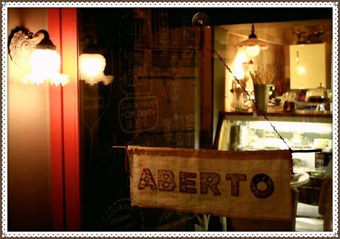 [ Um pedacinho da fofura do lugar. E também funciona a noite=D ]