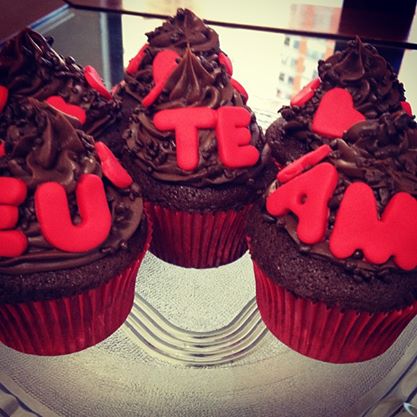 [Muito recheio e muita cobertura - é muito amor por chocolate!]