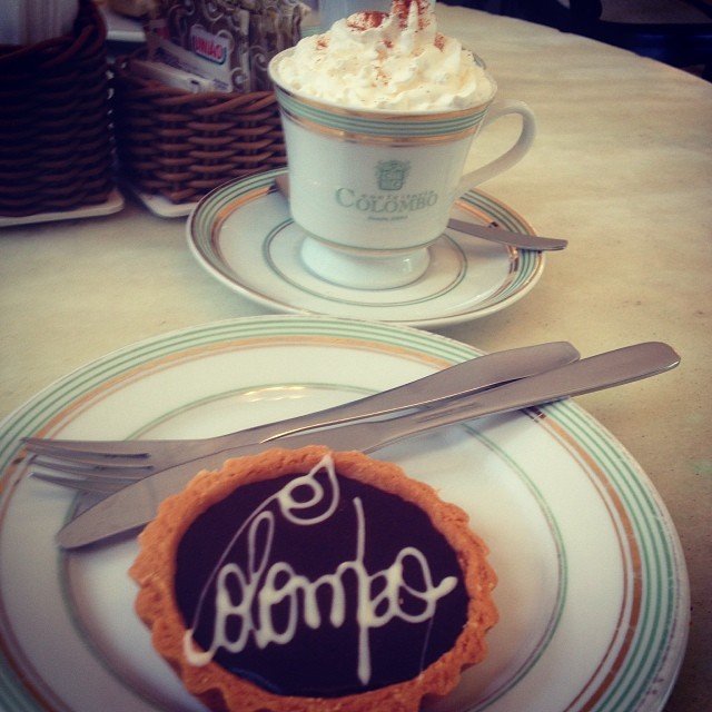 [Cappuccino não pode faltar e tortellette de chocolate com avelã é o que há!]