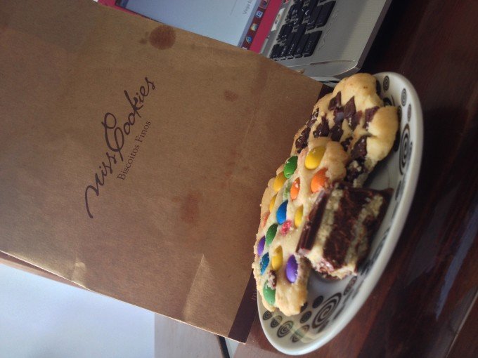 [Não resisti e antes de tirar fotos dei aquela mordida]