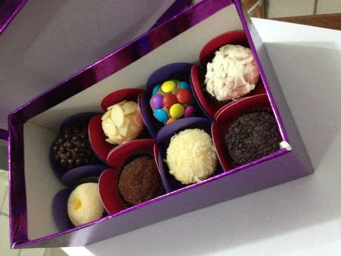 [Com aromas incríveis e a linda apresentação dos brigadeiros, não tem quem fique triste]