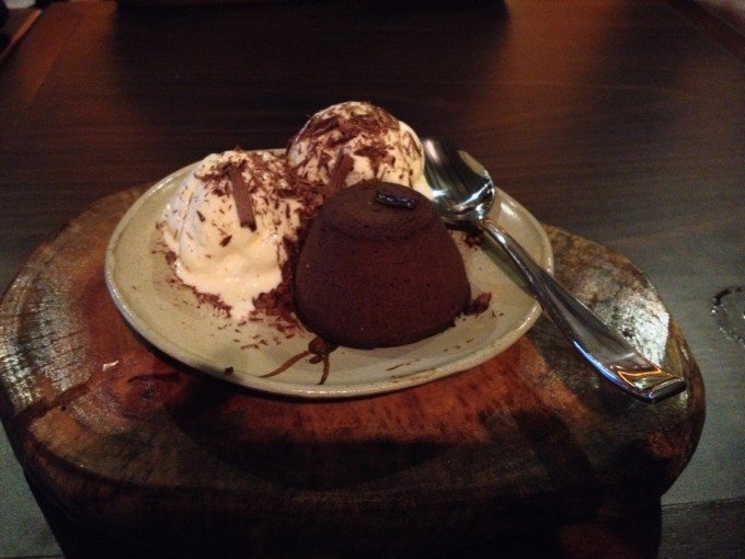 [O Petit Gateau - possui uma linda apresentação, mas nada além do esperado em sabor.]