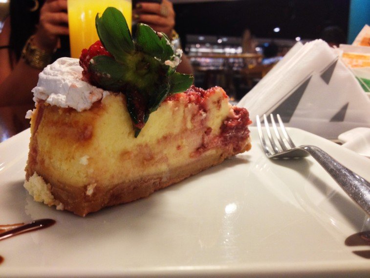 [ Apesar de terem me servido uma fatia feinha, estava uma delícia ]
