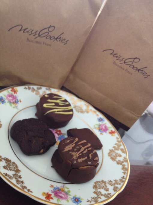 [ Cookies: Brownie, Trufado de Maracujá, Simples coberto de Gengibre e Recheado de Doce de Leite ]