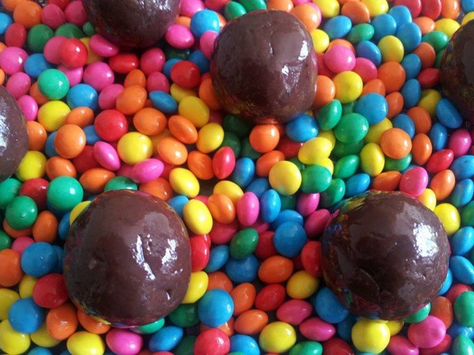 [Em fase de produção e diversão. Foto: Lulu Brigadeiro Gourmet]