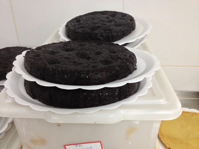 [Torta Sequilho é feita separadamente das outras, pois requer muita delicadeza na montagem]