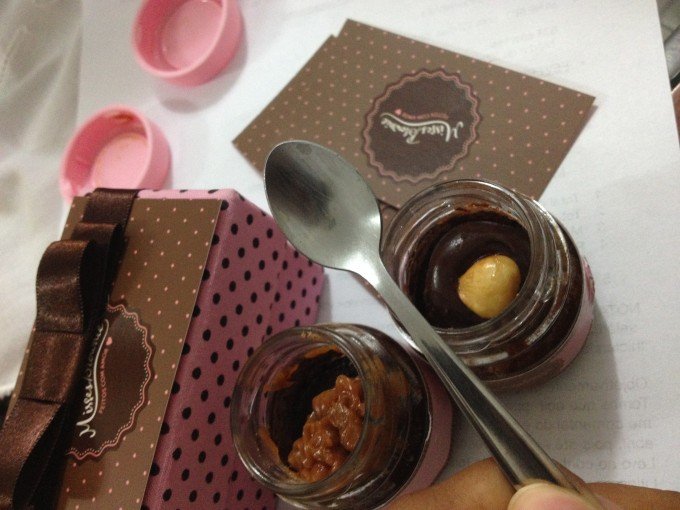 [Pra combinar: uma colherinha. Saborear de pouquinho em pouquinho e demorar de acabar!] 