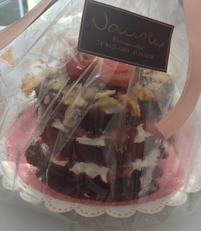 [Torta de Chocolate com Morango e Chantilly]