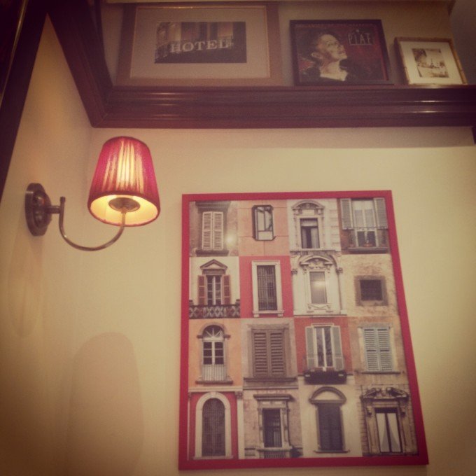 [Quadrinhos de Piaf, Torre  Eiffel, Paris - decoram e confortam o ambiente]