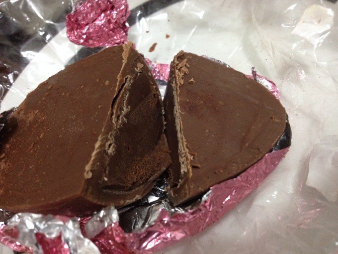 [Ganache de Chocolate ..recheando uma parte de Ovinho]