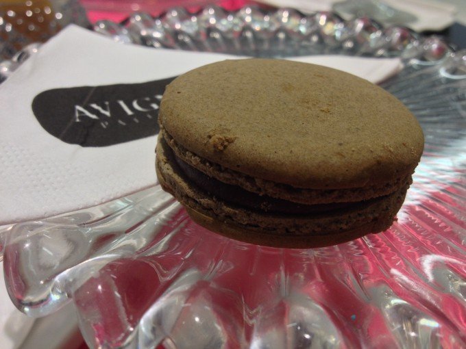 [Destaque para: Macaron de Chocolate Meio Amargo]