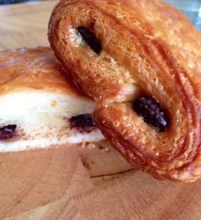 [Pain du Chocolat - com massa folheada e recheio de chocolate belga. Foto: Avignon]
