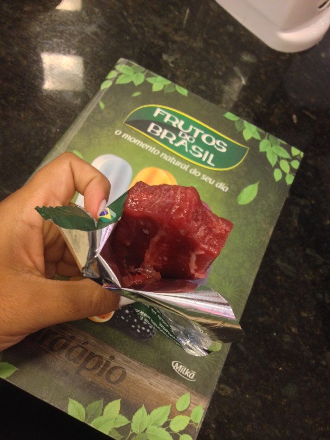 [Cheirinho da fruta e sabor indescritível]