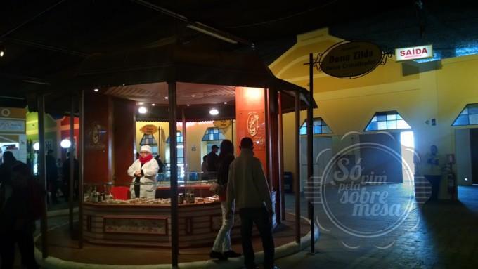 [ As lojinhas eram divididas em casinhas ]