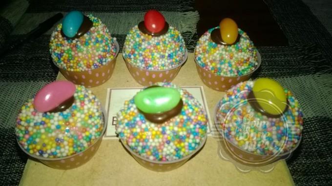 [Para os pequeninos, além de colorido sabor Ganache Kids ganha uma jujuba fofa e deixa a mesa de doces mais divertida]