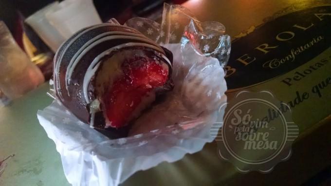 [Olha só por dentro o Bombom de Morango...huuum!]