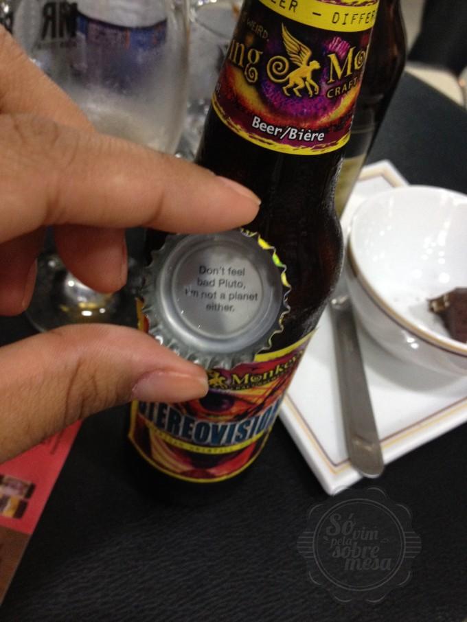 [Nas tampinhas da Flying Monkey sempre tem mensagens divertidas, de humor negro ou um humor pesado]