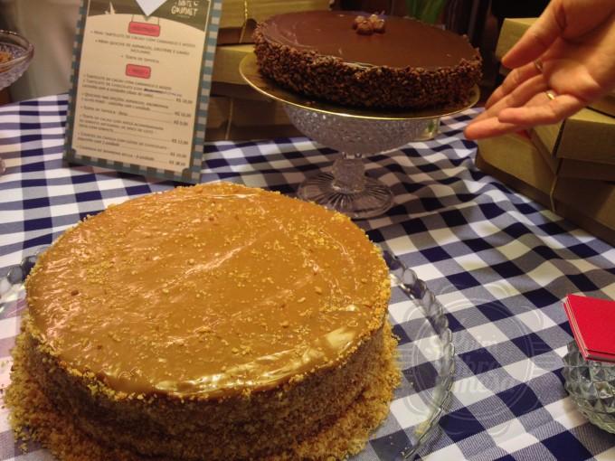 [Torta de Tapioca e Torta de Cacau com Avelã]