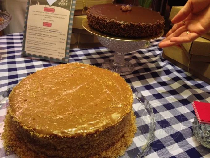 [Torta de Tapioca e Torta de Cacau com Avelã]