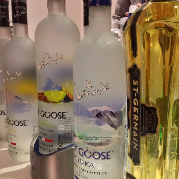 [Grey Goose e St. Germain - este último licor de flor de sabugueiro] 