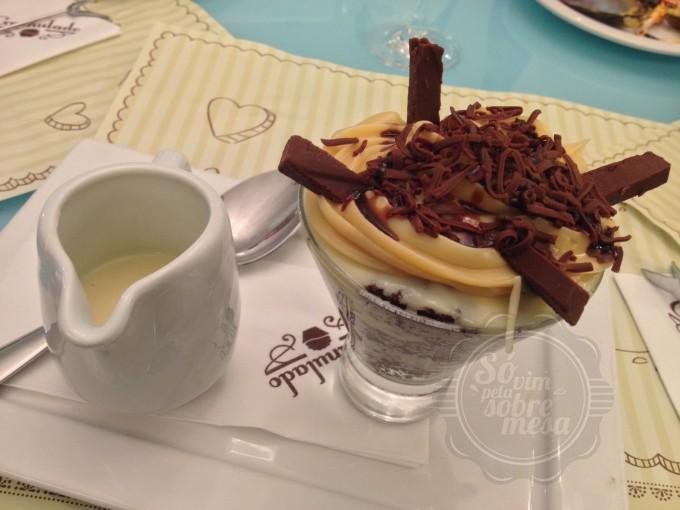 [Huuum ...deliciosa, espetacular, divina...Torta nas Taça de Alpino, mas tem de vários sabores]