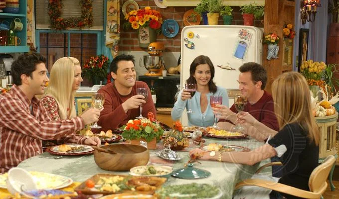 #DeliDica - Série 'Friends' comemora 20 anos no Outback Steakhouse