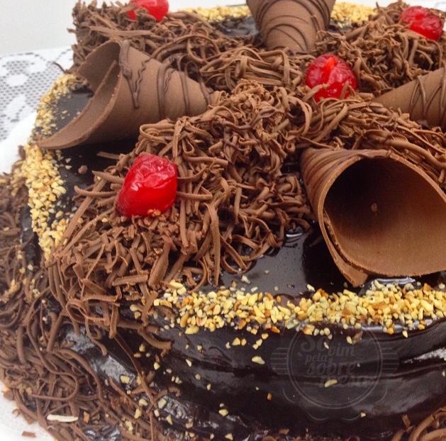 [Torta-bolo de Chocolate com recheio de brigadeiro..huuum]