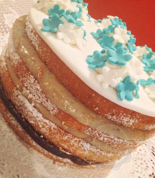 [Por ser uma Confeitaria Personalizada eu mesmo escolhi os sabores dos recheios e fiz essa miscelânea de sabor]