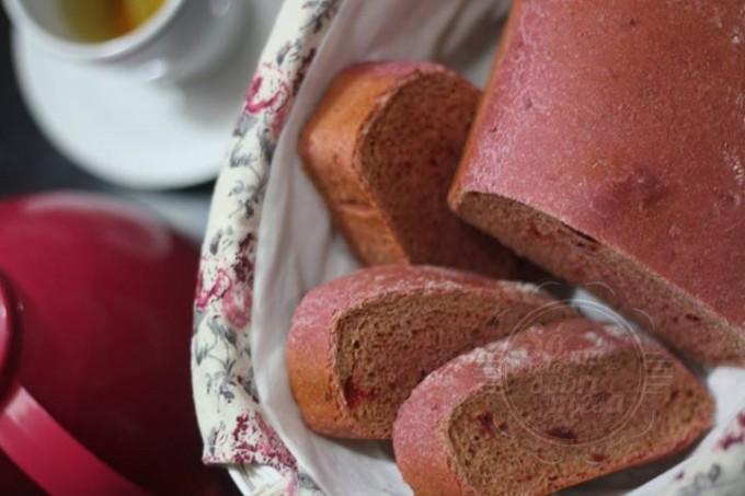 [Pão de Beterraba - um sucesso! Foto: Babette Artesanal]