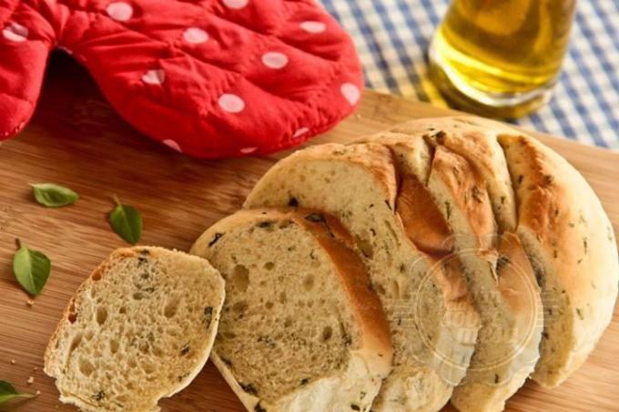 [Pão de Parmesão com Ervas. Foto: Babette Artesanal]