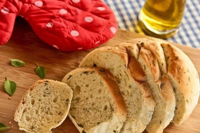 [Pão de Parmesão com Ervas. Foto: Babette Artesanal]