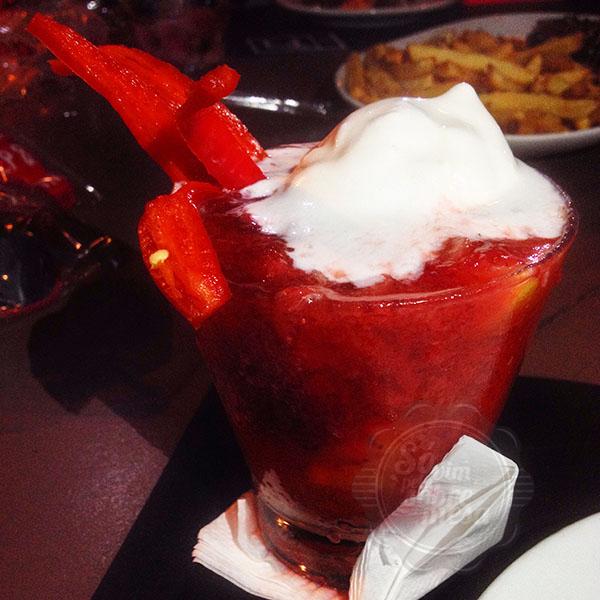 [Amor & Caos - roska com sorvete de coco, também do Utopia]