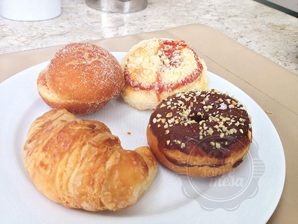 [Sonho com Goiabada, Pão Farofa - amo, Croissant amanteigado, Donut com Cobertura de Chocolate - sequinho e delicioso]