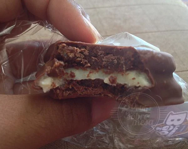 [Brownie Way de Limão com Cobertura de Chocolate]