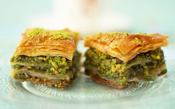 [O travesseiro do Arabesque Empório, se assemelha em sabor, textura e aparência a uma Baklava] 