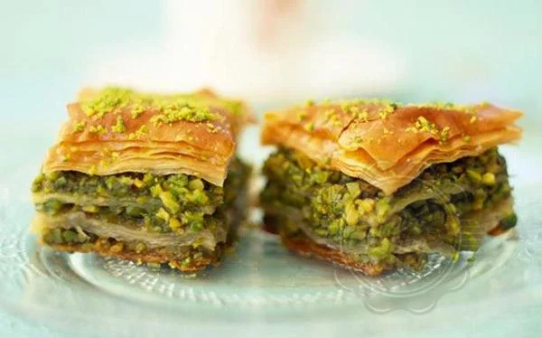 [O travesseiro do Arabesque Empório, se assemelha em sabor, textura e aparência a uma Baklava] 