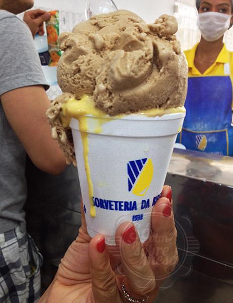 [Banana Flambada - o amarelinho - puxadinho no doce, mas característico desse sorvete e de qualquer marca]