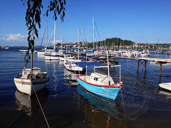 [Enquanto aproveita o Sorvete, deixa se perder no tempo apreciando à vista]