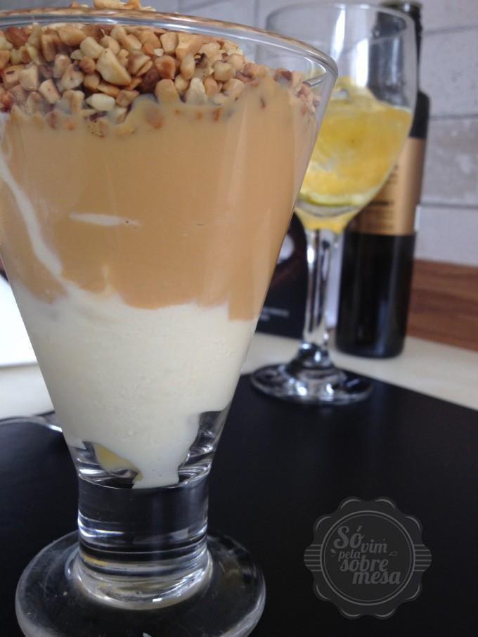 [ Duo do Zafferano - sorvete de creme com doce de leite caseiro e xerém de castanha]