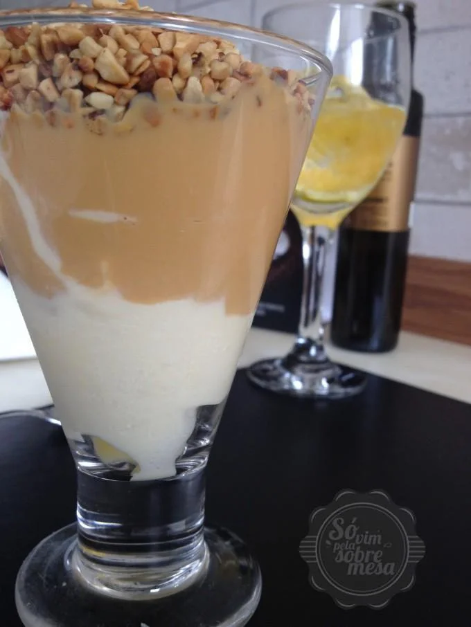 [ Duo do Zafferano - sorvete de creme com doce de leite caseiro e xerém de castanha]