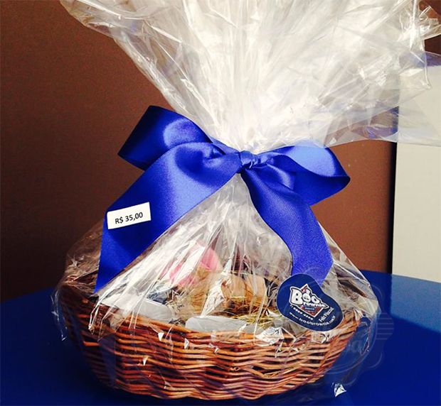 [Uma outra opção é a cestinha com chaveirinho.  Foto: Boo Brownie]