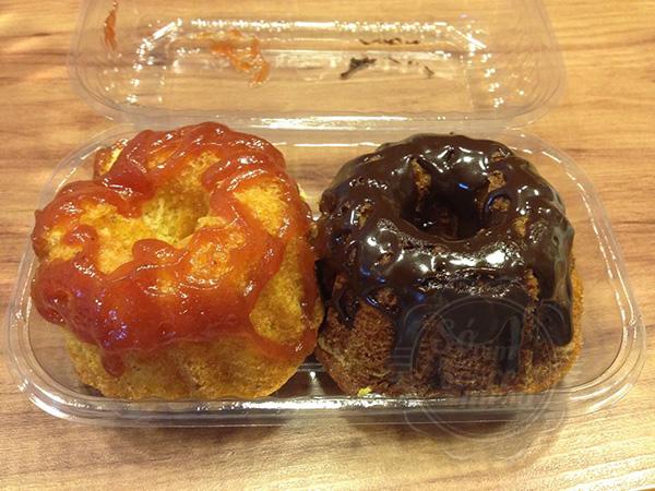 [Bolinho de Fubá com Erva Doce e Goiabada e bolinho de Cenoura com Chocolate da Lhô]