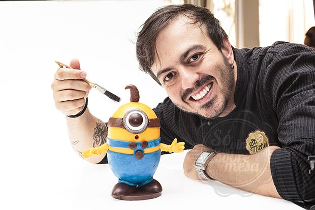 [Minion e o Chef Candotta. Foto: St. Michel Confeitaria]