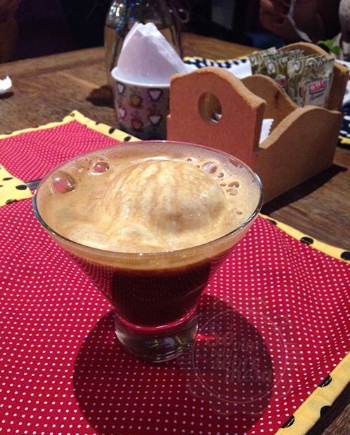 [Affogato - espresso com sorvete de creme muito gostoso]