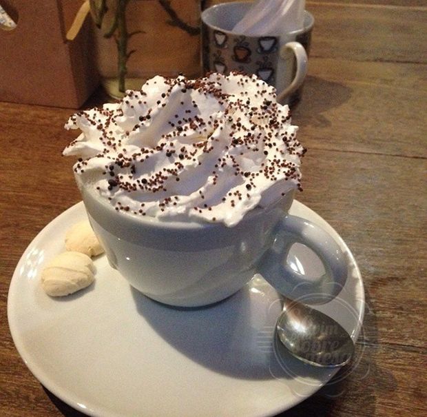 [Café Benedito: espresso, chocolate, canela, leite cremoso e chantilly. Uma sobremesa de beber]