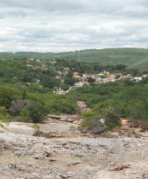 [Foto antiga do Serrano, porque dessa vez estava tão seco que nem tirei foto. Dá pra ver a cidade]
