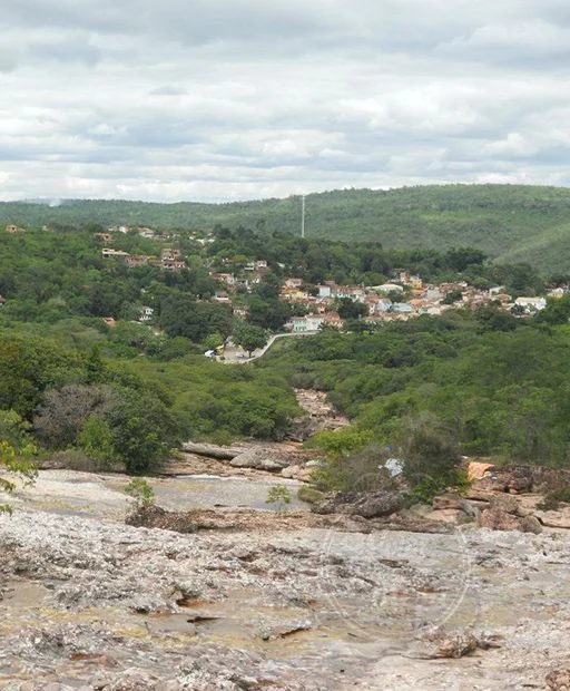 [Foto antiga do Serrano, porque dessa vez estava tão seco que nem tirei foto. Dá pra ver a cidade]