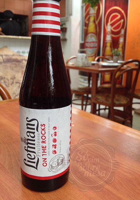 [Liefmans On The Rocks - Garrafinha de 250 ml que dá para duas pessoas apreciarem bem]