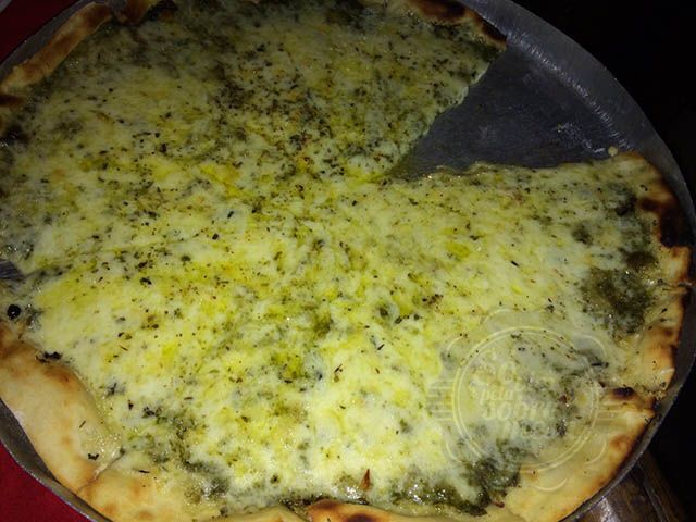 [Destaque 02: Pizza de Muçarela com Molho Pesto]