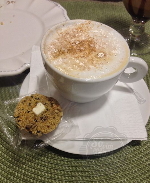 [Cappuccino acompanhado de Tortinha Integral]